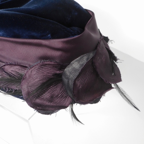 VTG Linda Farrell Hat Dark Blue Velvet Plum Scalloped Satin Trim Feathers Cloche
